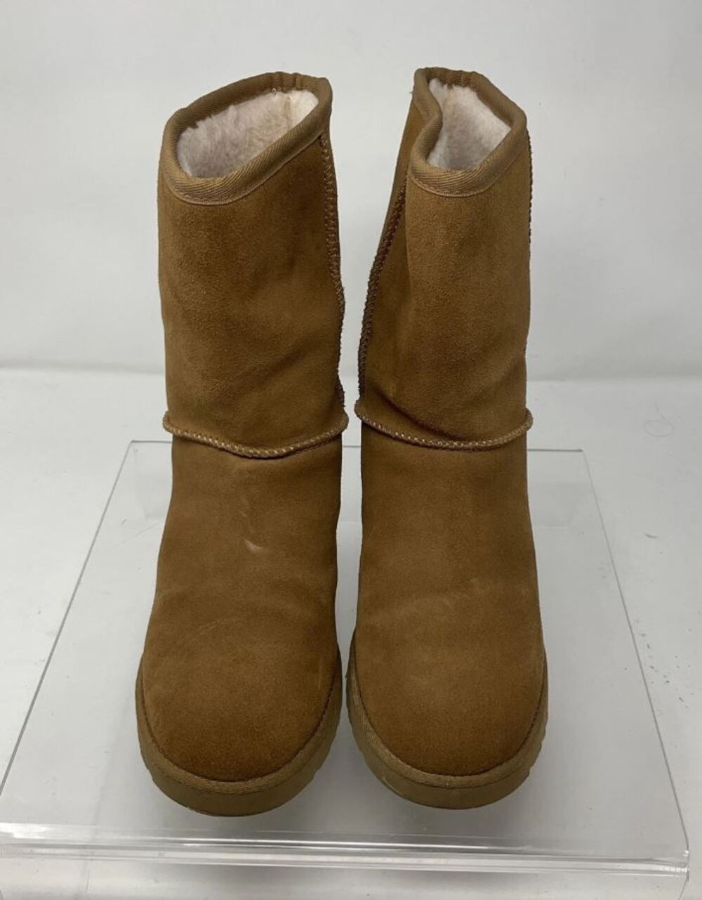 NWOT UGG CLASSIC Femme Short Wedge Chestnut Suede Boots Women’s Size 7.5